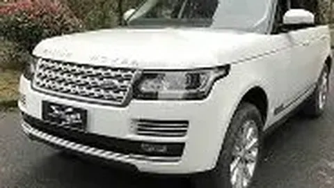 好友相聚！张小斐休闲装束现杨幂新剧拍摄地似探班